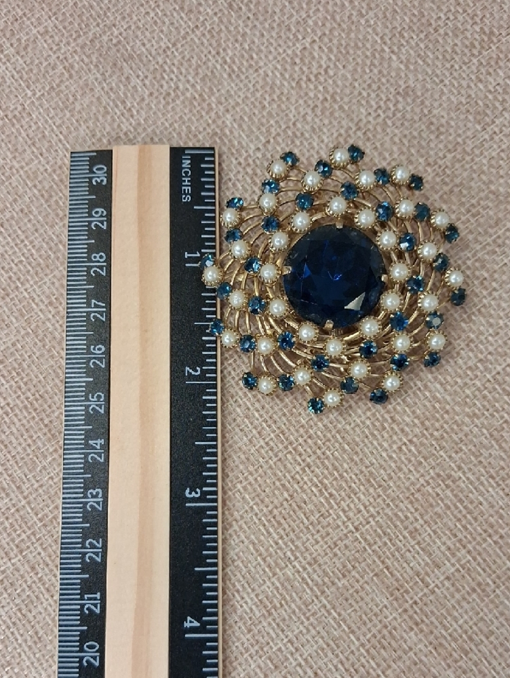 Blue Crystal Pearl Cluster Brooch Gold Tone Statement Pin Costume OS - Picture 4 of 5